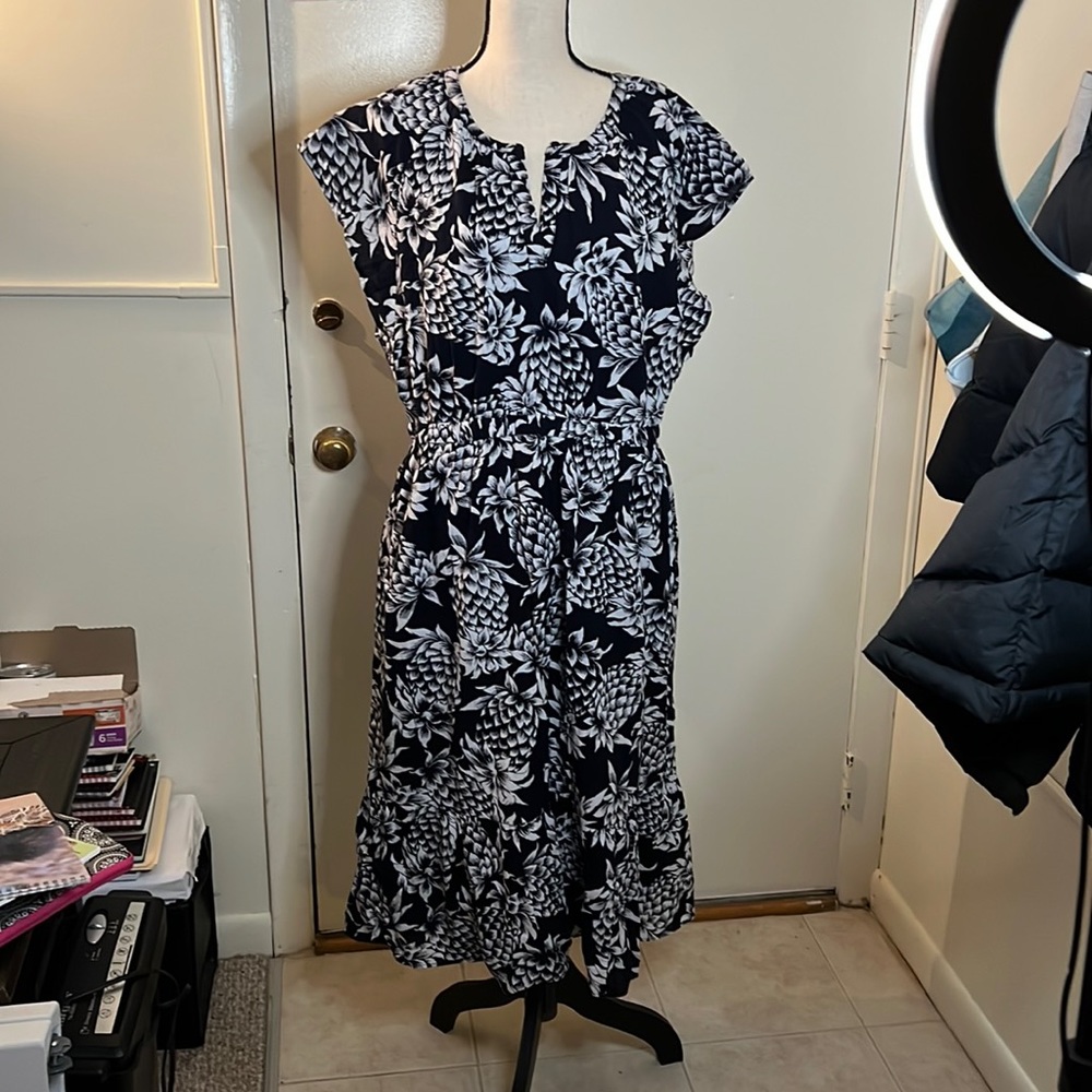 NWT J. Crew sleeveless cotton crinkle dress pineapple print in navy and white